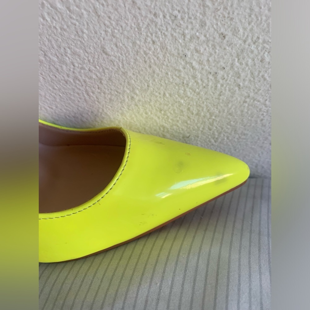 Christian Louboutin So Kate Patent Leather Neon Yellow Pumps Size EU 39 8.5 - Picture 5 of 12